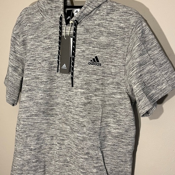 NWT ADIDAS Short Sleeve Hoodie Mens Medium Gray Black Free Shipping Workout (G) - Picture 4 of 11